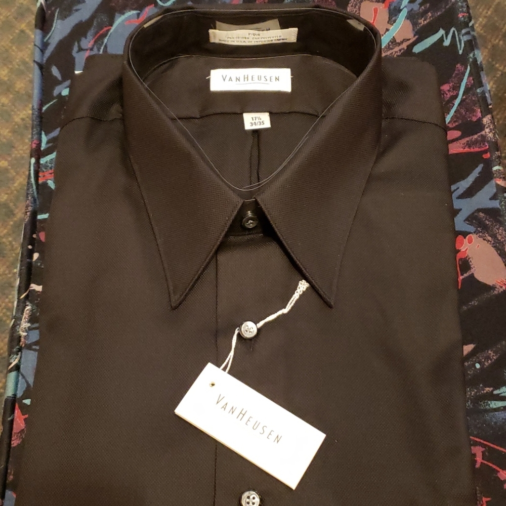 Mens long-sleeved dress shirt